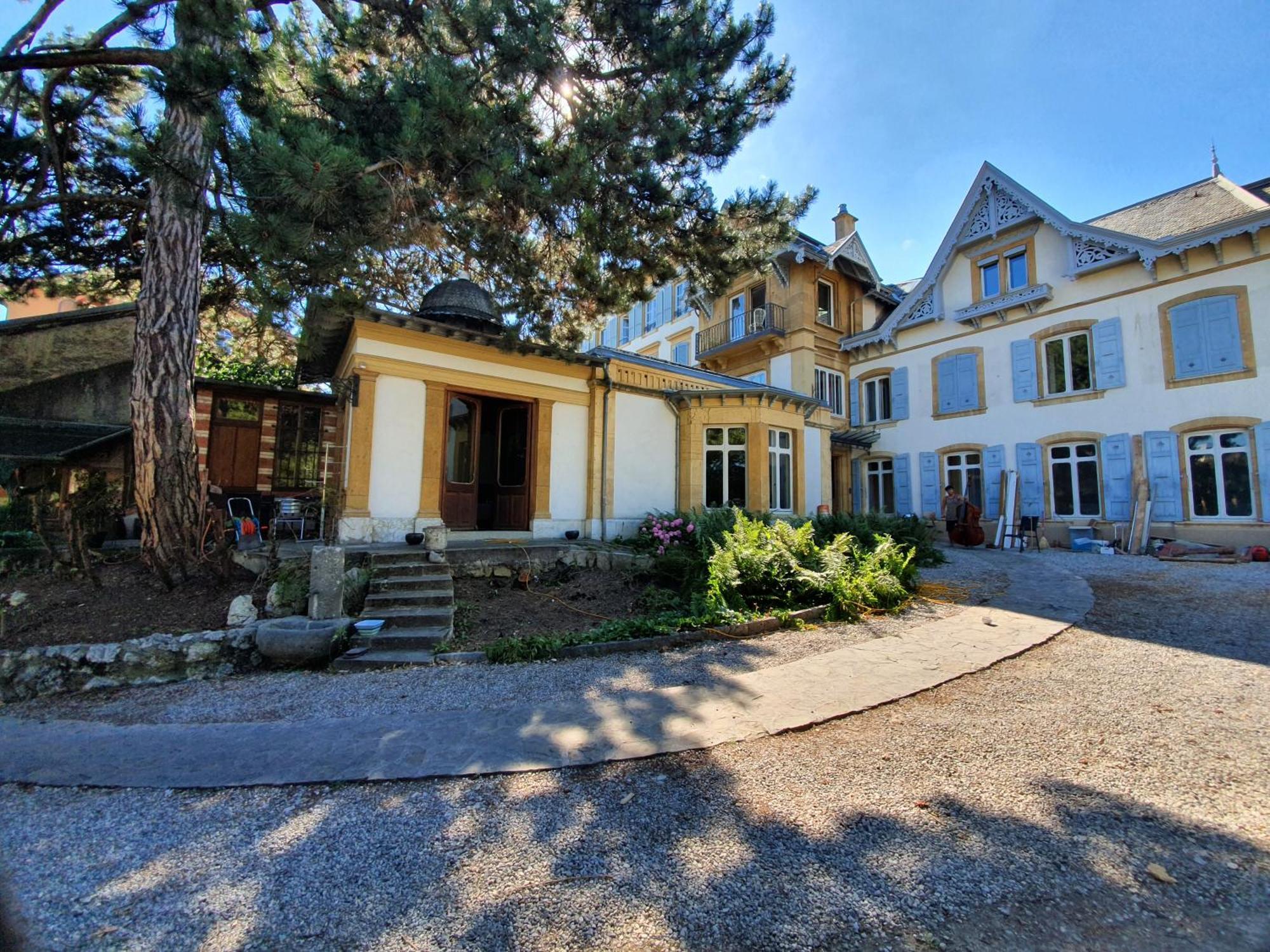 Le Faubourg 29 Hotel Нюшател Екстериор снимка